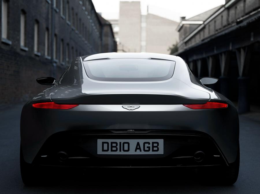  Aston Martin DB10 2015 года  (фото 27 из 35)